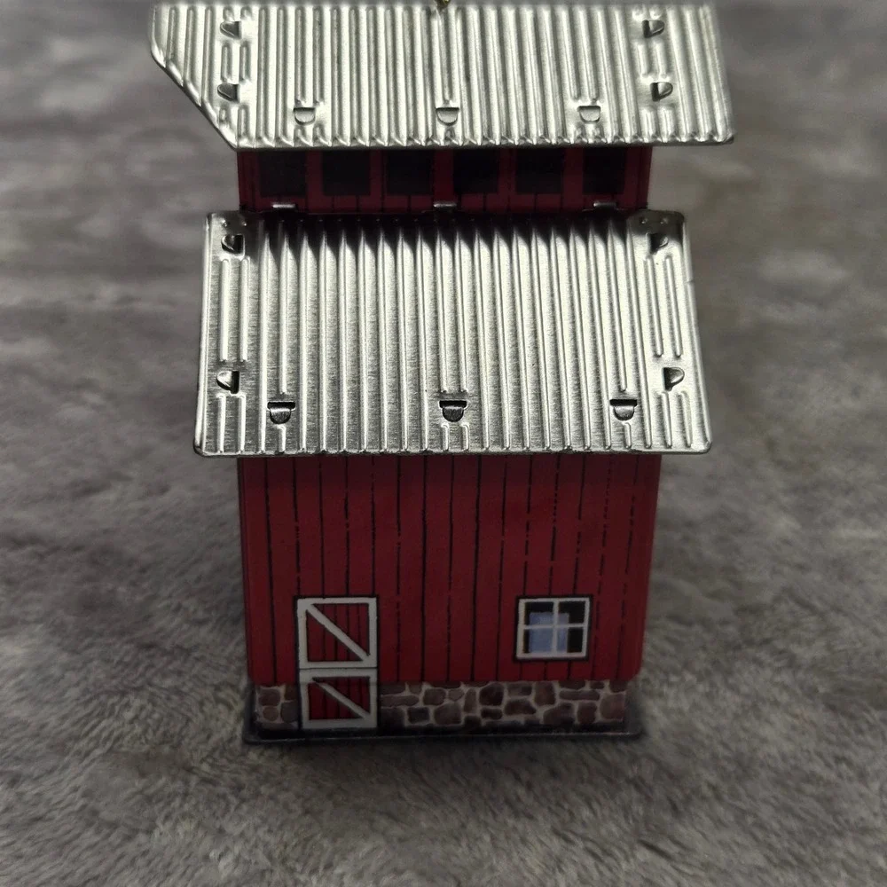 1999 Hallmark Keepsake Ornament Red Barn Town and Country Series Linda Sickman